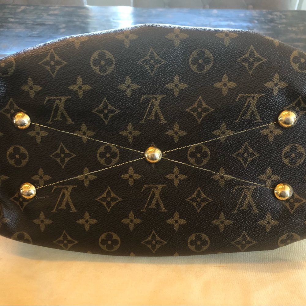 COPY - 💯 Authentic Louis Vuitton Tivoli PM handbag. AUTHENTICATED - Picture 13 of 17
